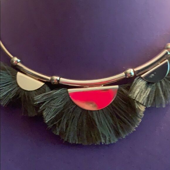 Green fringe necklace and earring set - Picture 3 of 7